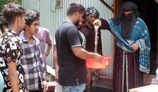 টাঙ্গাইলে মুষ্ঠি ভিক্ষায় সড়ক সংস্কার