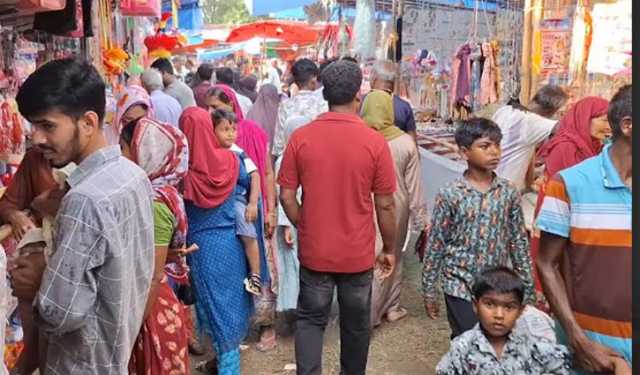 টাঙ্গাইলে জামাই মেলায় দর্শনার্থীদের ঢল