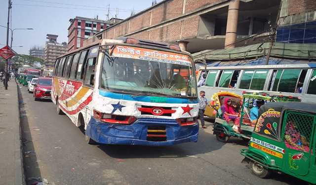 ঢাকায় বাসে বাড়তি ভাড়া আদায়ের অভিযোগ 