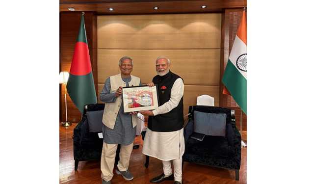 সেই স্মৃতির ছবি মোদিকে উপহার দিলেন ইউনূস