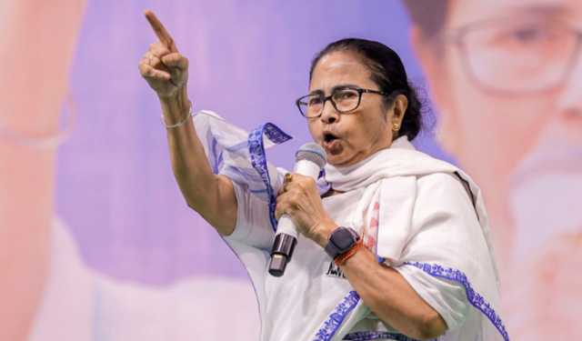ওয়াকফ বিতর্ক: বাংলাদেশ প্রসঙ্গ টেনে মমতার ঐক্যের ডাক 
