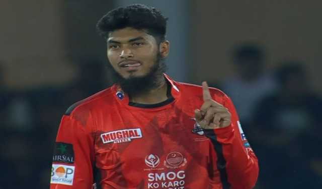 পিএসএল অভিষেকে উজ্জ্বল রিশাদ