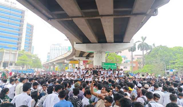 ঢাকাসহ দেশের বিভিন্ন স্থানে সড়ক-রেলপথ অবরোধ করে পলিটেকনিক শিক্ষার্থীদের বিক্ষোভ