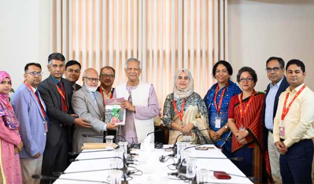 প্রদান উপদেষ্টার কাছে প্রতিবেদন জমা দিল স্থানীয় সরকার সংস্কার কমিশন