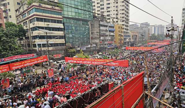 বিএনপির শ্রমিক সমাবেশে নেতাকর্মীদের ঢল