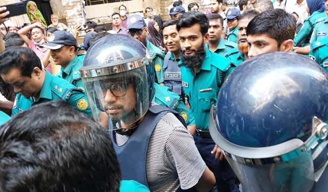 কাঠগড়ায় দাঁড়িয়ে পলক বললেন `ঈদ মোবারক` 