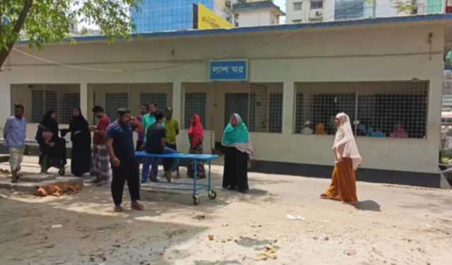 ঈদে বাড়ি ফেরার পথে বাসচাপায় একই পরিবারের ৪ জন নিহত