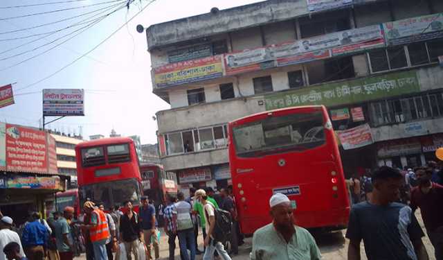 ঈদের দিনেও বাড়ি যাচ্ছেন অনেকে 