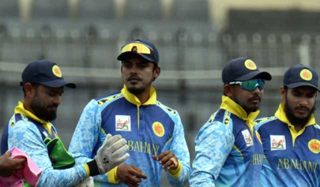 মোহামেডানকে হারিয়ে ‘নীরবে’ চ্যাম্পিয়ন আবাহনী