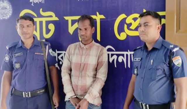 ঘুষ নেওয়ার সময় হাকিমপুরে ভুয়া পুলিশ আটক