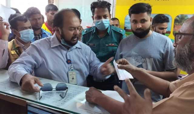 অতিরিক্ত ভাড়া আদায়ের বিরুদ্ধে বিআরটিএর মোবাইল কোর্ট