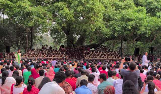রমনার বটমূলে চলছে ছায়ানটের বর্ষবরণ অনুষ্ঠান