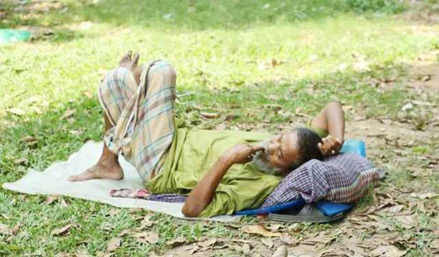 ঢাকার ছিন্নমূল মানুষের জীবনে নেই ঈদের আনন্দ