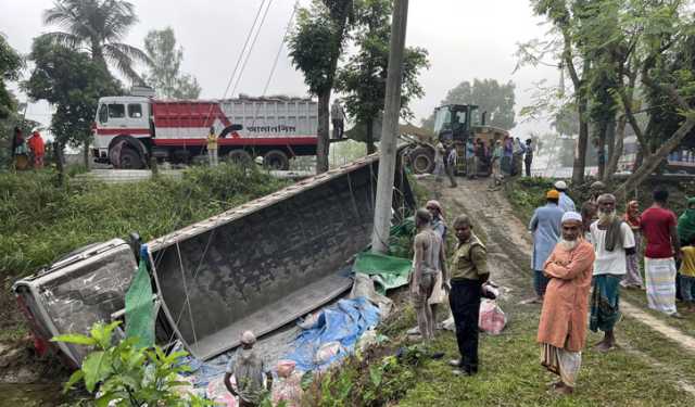 সিরাজগঞ্জে ট্রাক-মাইক্রোবাস সংঘর্ষে নিহত ২