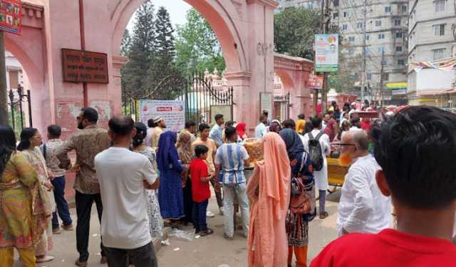 আহসান মঞ্জিলে ঘুরতে আসা দর্শনার্থীদের মন খারাপ