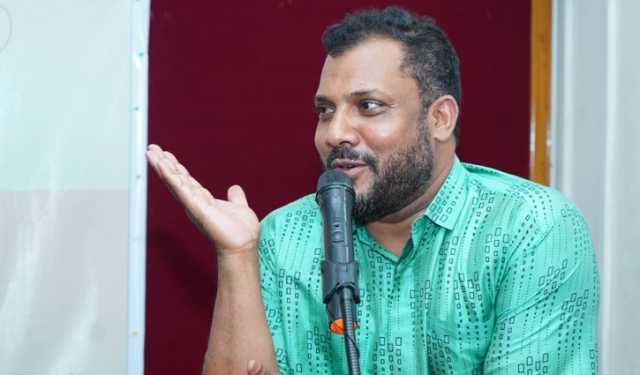 আমার কবিতা চায় মৃত্যুর গায়ে হাত বুলিয়ে দিতে: আশরাফ জুয়েল