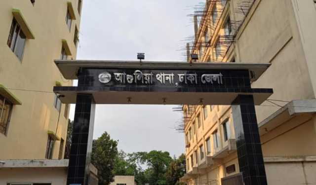 পোশাক শ্রমিককে হত্যার পর লাশে আগুন দিয়ে পালিয়েছে স্বামী