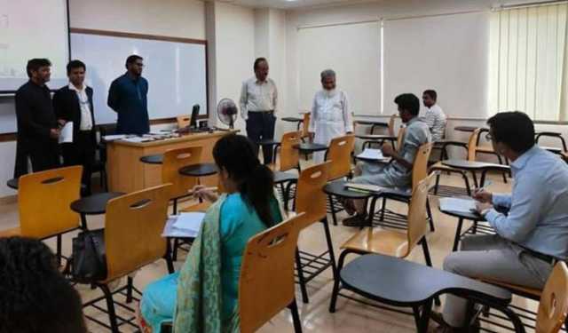 নর্থ সাউথ ইউনিভার্সিটিতে ভর্তি পরীক্ষা দিলেন উপদেষ্টা আসিফ