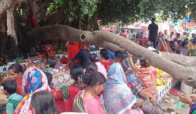 একশো বছরের পুরনো বউ মেলা