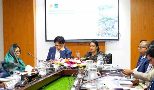 নদী পুনরুদ্ধারে আন্তর্জাতিক সহযোগিতা চান পানি সম্পদ উপদেষ্টা