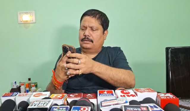 ইসরায়েলের পতাকা নিয়ে মিছিল, বিজেপি নেতার বিরুদ্ধে থানায় অভিযোগ
