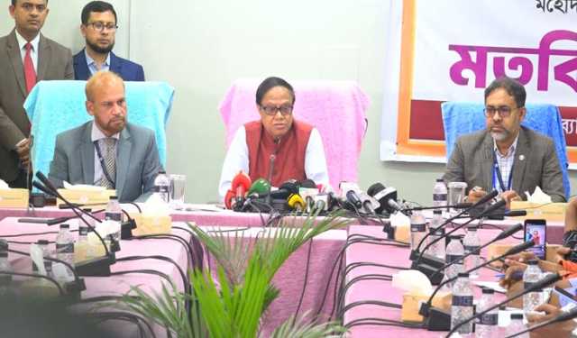 দেশ থেকে আড়াই-তিন লাখ কোটি টাকা পাচার হয়েছে: গভর্নর