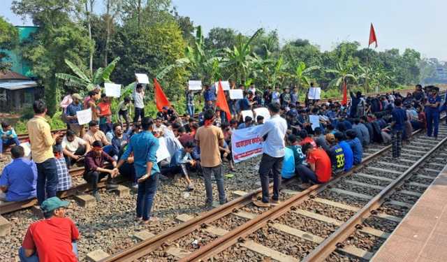 সাড়ে ৫ ঘণ্টা পর উত্তরবঙ্গের সঙ্গে ট্রেন চলাচল শুরু