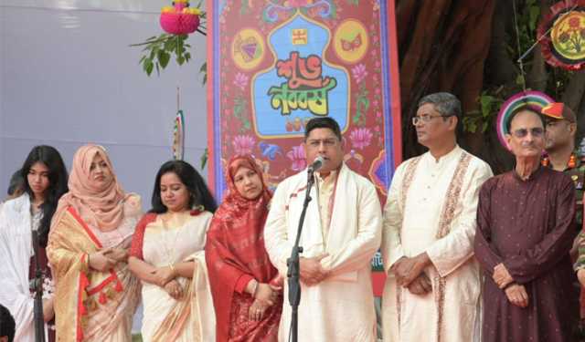 সেনাপ্রধানের ঢাকেশ্বরী মন্দির পরিদর্শন