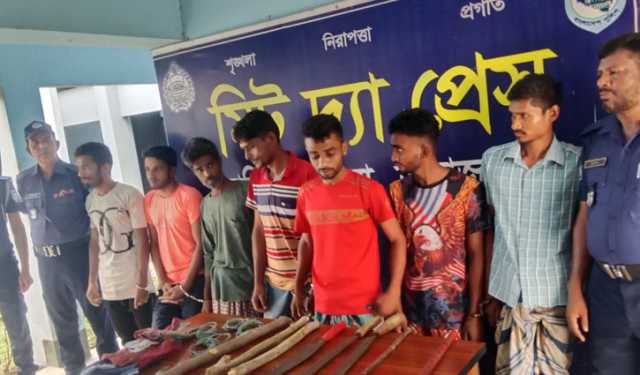 হাকিমপুরে ডাকাতির প্রস্তুতিকালে আটক ৭