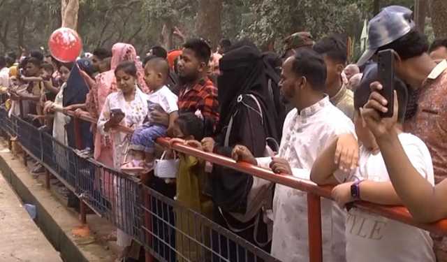বৈশাখে চিড়িয়াখানায় দর্শনার্থীদের উচ্ছ্বাস 
