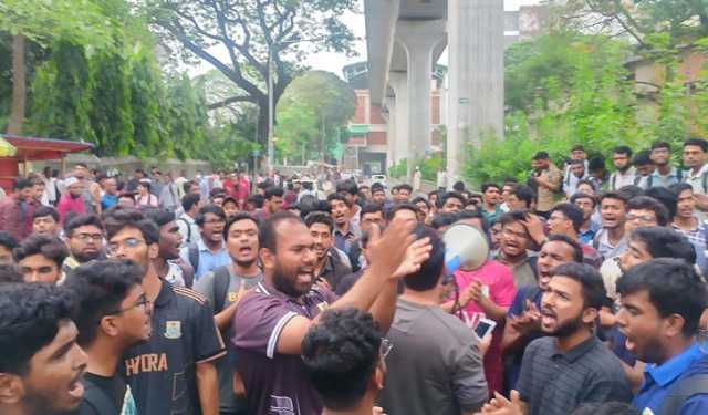 খামারবাড়িতে শেকৃবি-কৃষি ডিপ্লোমা শিক্ষার্থীদের পাল্টাপাল্টি কর্মসূচি