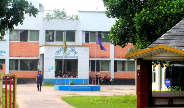 ফুলবাড়ীতে ট্রাকের ধাক্কায় ভ্যানের চালক ও যাত্রী নিহত