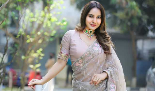 ঈদের সময়ে ডায়েট ভুলে যাই: ফারিন