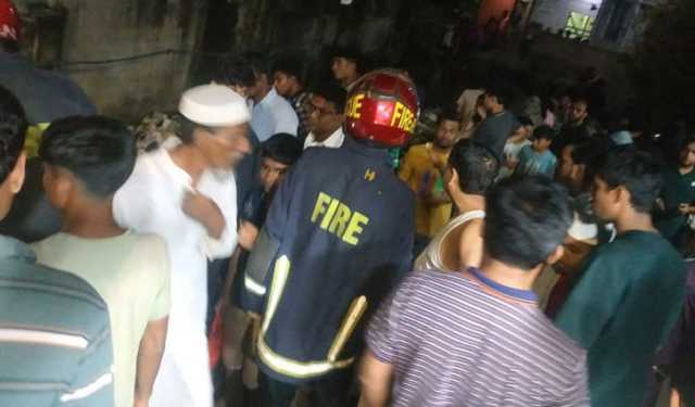 ১২ ঘণ্টায়ও উদ্ধার হয়নি নালায় পড়ে যাওয়া শিশুটি