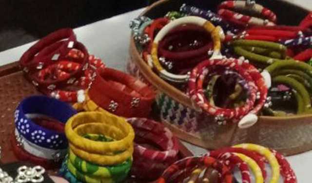 কদর বেড়েছে কাপড়ের গয়নার