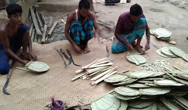 তালপাতার পাখা: প্রয়োজন কমেছে, আবেদন কমেনি