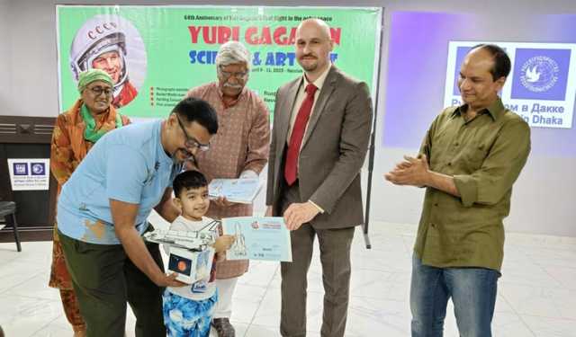 গ্যাগারিন বিজ্ঞান উৎসবে রকেট মডেল তৈরি প্রতিযোগিতা অনুষ্ঠিত