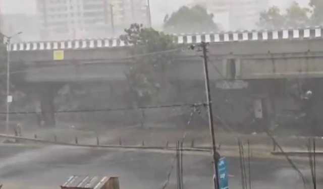 ভারতে ঝড়-বজ্র ও ভারী বৃষ্টিতে ৮১ জনের মৃত্যু
