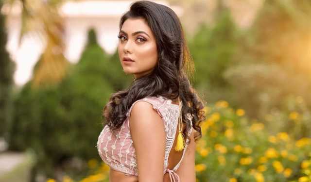 শাকিবের হাত ধরে ইধিকার ভাগ্যবদল