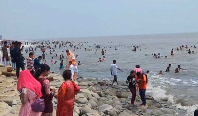 কুয়াকাটার স্নিগ্ধ সৈতকে ঈদ আনন্দের ঢেউ