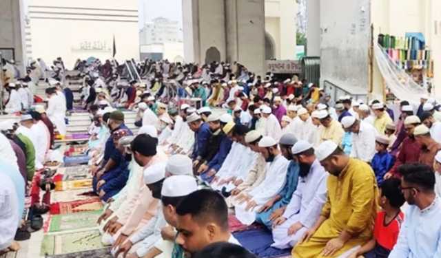 বায়তুল মোকাররমে ঈদের প্রথম জামাত অনুষ্ঠিত