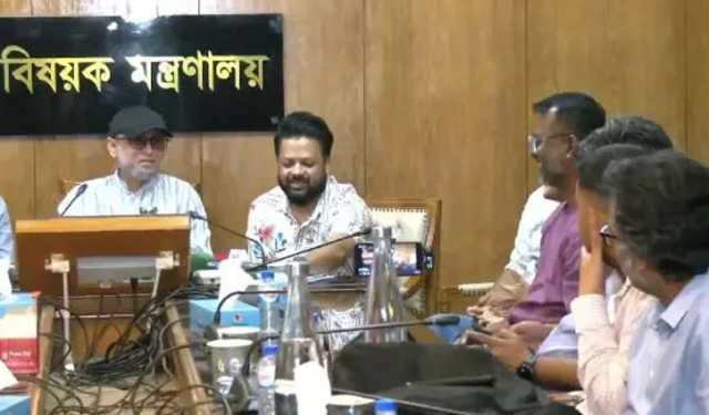 সংস্কৃতি উপদেষ্টাকে প্রশ্ন করার জেরে তিন সাংবাদিকের চাকরিচ্যুতি