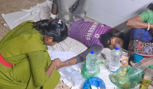 পুকুরে গোসল করাকে কেন্দ্র করে দুপক্ষের সংঘর্ষে আহত ১৫