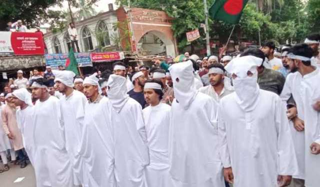ছয় দাবি আদায়ে কারিগরি শিক্ষার্থীদের ‘কাফন মিছিল’ 