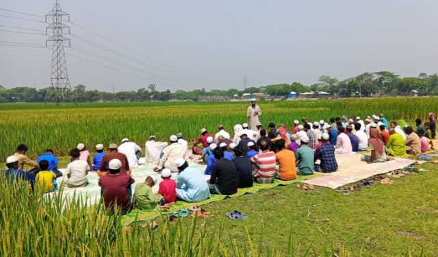 কিশোরগঞ্জে বৃষ্টির জন্য ইসতিসকার নামাজ আদায়
