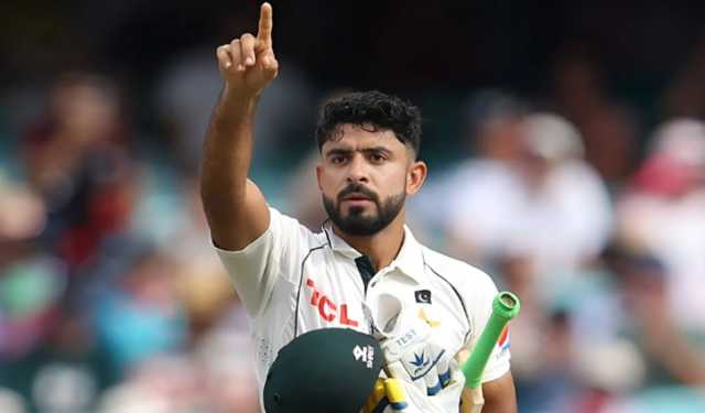 কিংবদন্তি ইমরান খানকে সম্মান দেখিয়ে গুরু দন্ড আমিরের
