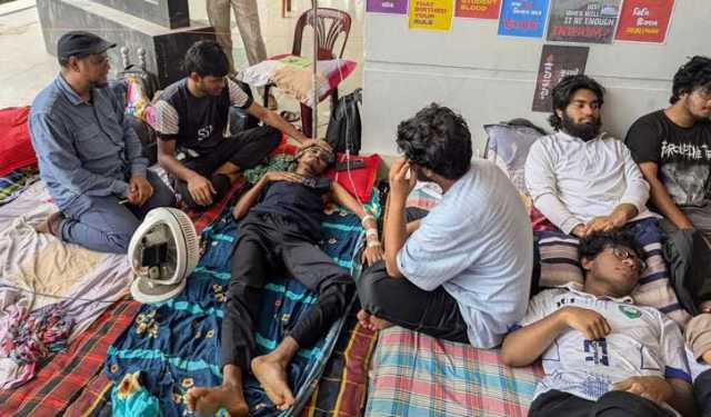 ৪০ ঘণ্টা অনশনে, অসুস্থ কুয়েটের পাঁচ শিক্ষার্থী