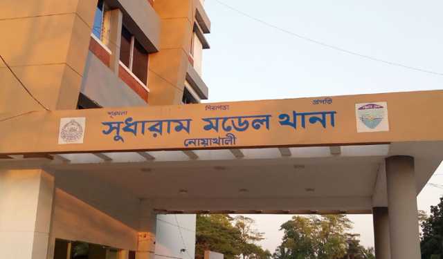 প্রকাশ্যে বিএনপি নেতাকে কোপালেন যুবলীগের নেতাকর্মীরা