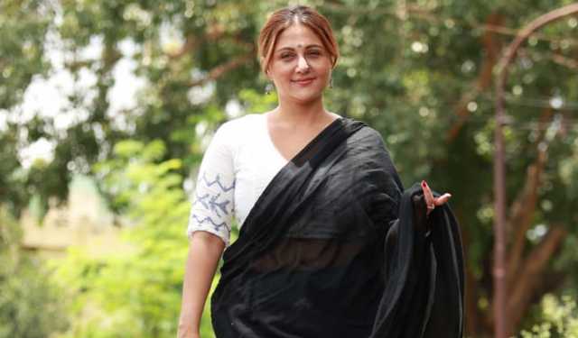 পারলে নাকের ফুটোর মধ্যে মোবাইল গুঁজে রিল বানায়: স্বস্তিকা