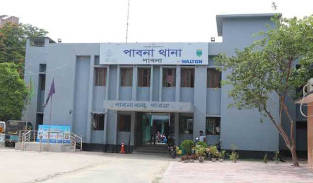 ছুরিকাঘাতে যুবক খুন, ইউপি সদস্যের বাড়ি ভাঙচুর-অগ্নিসংযোগ